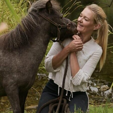 Pferdeosteopathin Steffi Bartsch aus Kassel